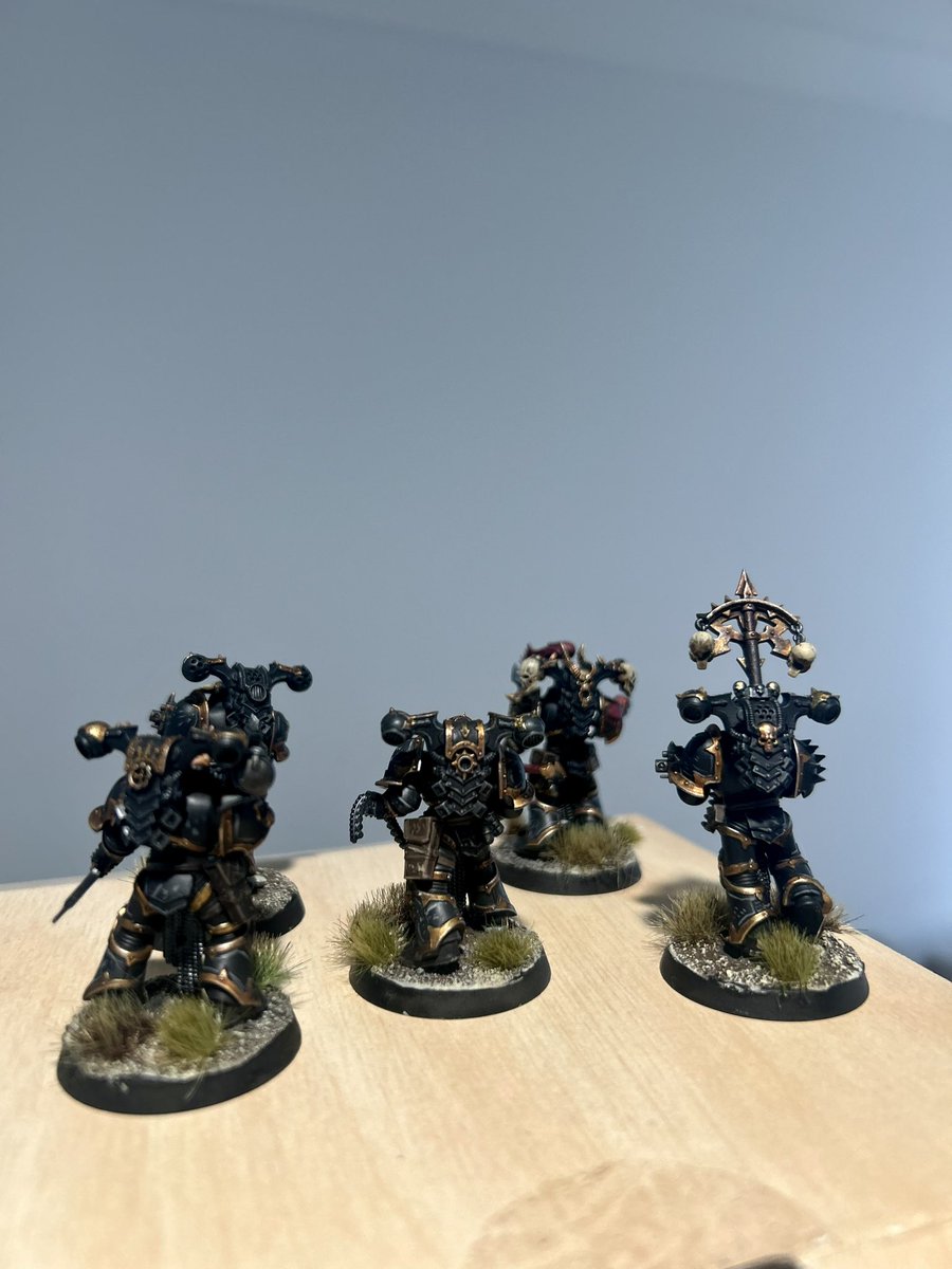 Black Legion were my first steps into the Warhammer universe when I was 14. It’s been a long time to come back to them, but the nostalgia of building and painting these guys has been so cathartic. Can’t wait to paint up the whole army and play them again. #WarhammerCommunity