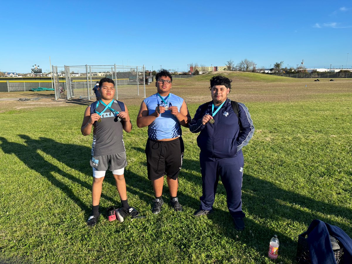 <a href="/Track_SRHS/">Sam Rayburn Track and Field 🏃🏽‍♀️</a>  Good job competing today! Lot’s of new PRs for the JV and Freshmen <a href="/SamRayburn_HS/">Sam Rayburn High School</a>