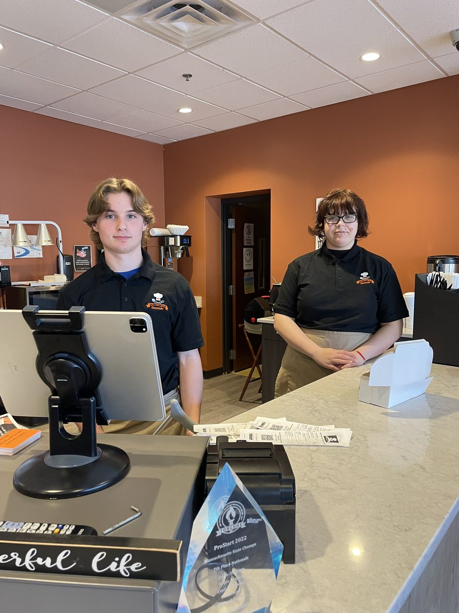 darlahartung's tweet photo. @Taunton_Schools @JHarrisonTHS @THSCulTD Tiger Cafe is open๐ Our soft opening went well today! Yummmmmmmy!!!!๐งก๐ค ๐ #THSCulinary https://t.co/CbgOAMwmc3