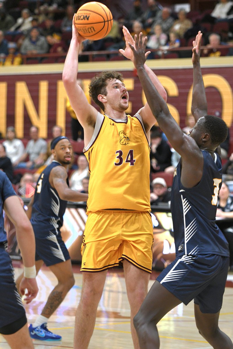 Bulldogs trail at the half 26-42 vs. Augustana <a href="/UMDBulldogMBB/">UMD Men's Basketball</a>
