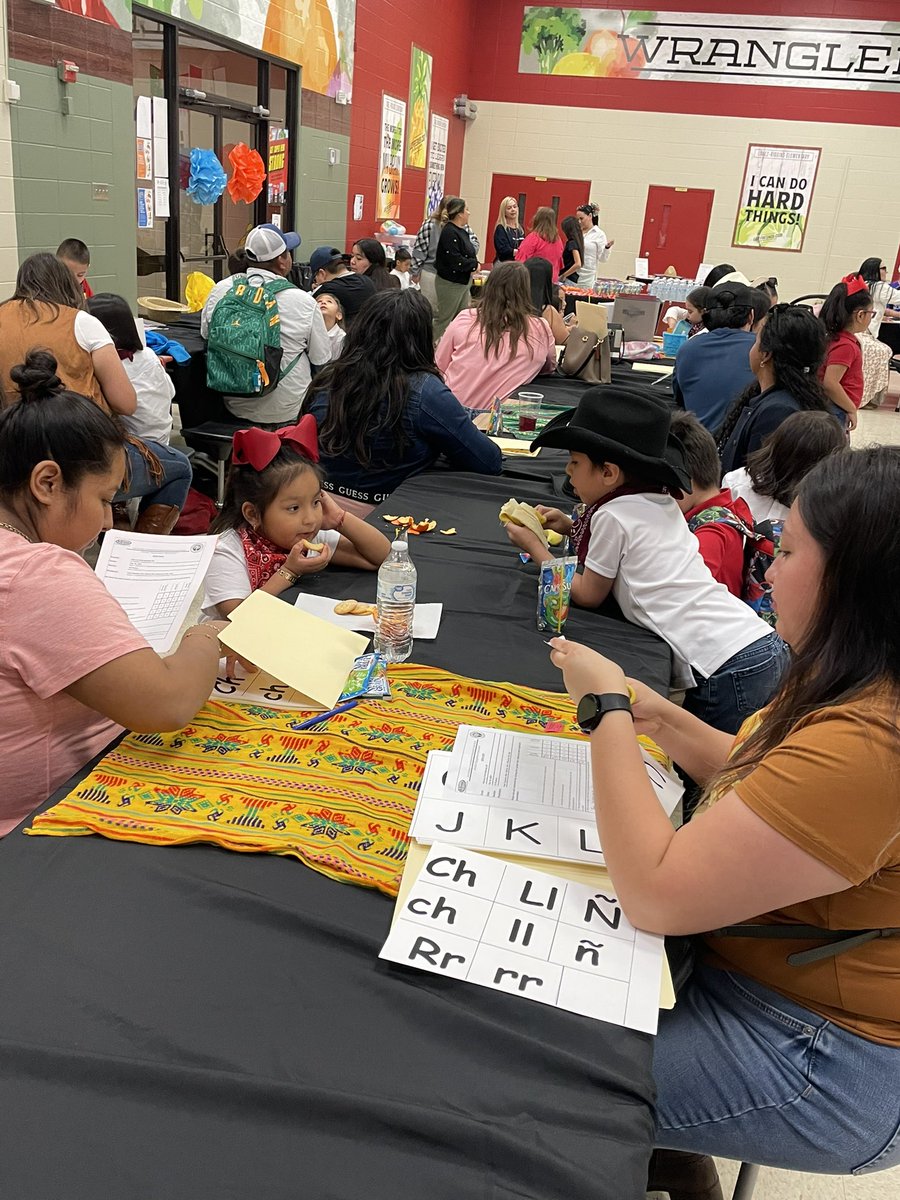 LFCISDFamEngage's tweet image. Engaging @LRE_Wranglers PK meeting, activities and family fun! @jmcdonough33 @lfcisdESL_BIL #OneCommunity