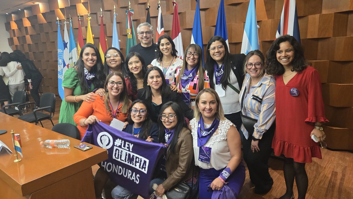 Luis_diazdeleon's tweet photo. Esta tarde participamos en la 1ra Cumbre Latinoamericana de Defensoras Digitales, donde compartimos la experiencia de la @LeyOlimpiaLATAM en la Ciudad de México y el camino recorrido para su implementación. 
Es un orgullo haber sido aliados en esta lucha por la justicia y la seguridad digital.
@OlimpiaCMujer @Pau_Pandemos
#CódigoTerritorioYResistencia #1CLDD #LeyOlimpia