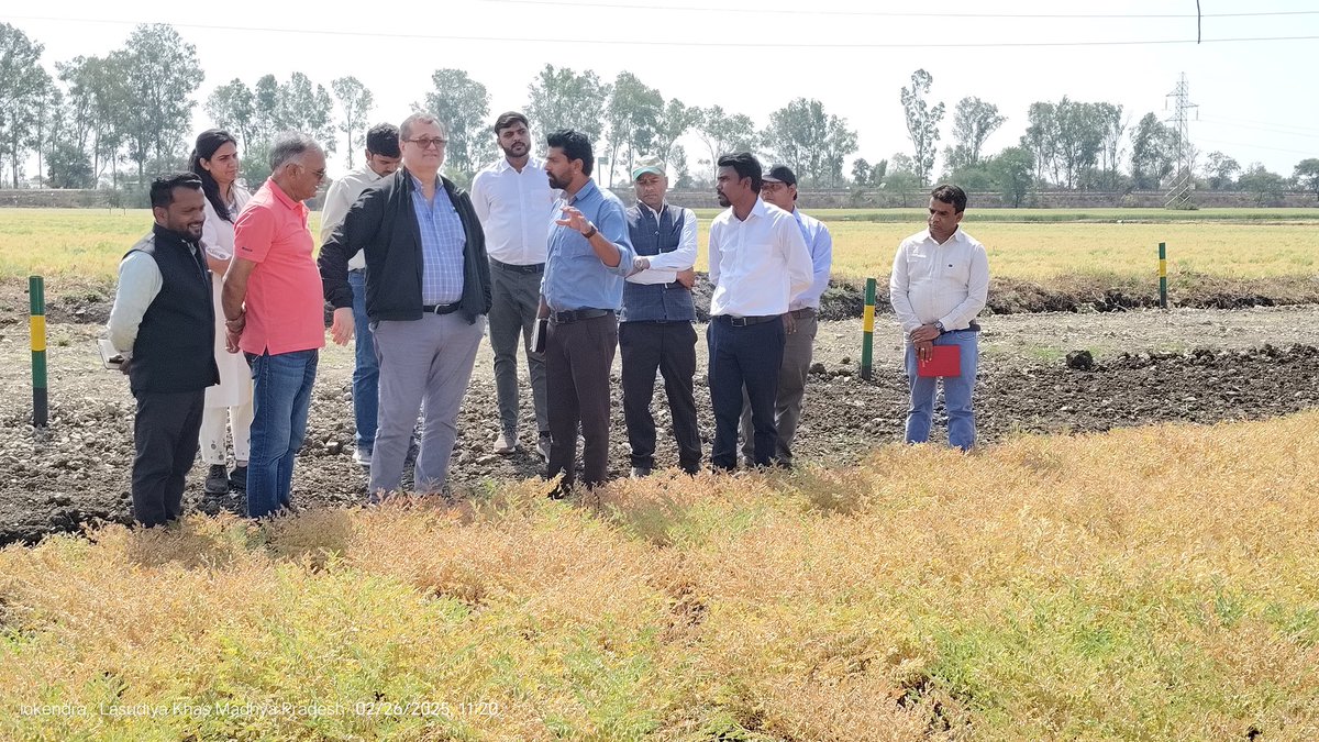Dr. Michael Baum, Research Team Leader <a href="/ICARDA/">ICARDA</a> and Dr. Shiv Kumar Agrawal, Regional Coordinator of South Asia and China Regional Program and Director ICARDA- FLRP visited Agronomy Research Field at <a href="/ICARDA/">ICARDA</a> FLRP, Amlaha, M.P.