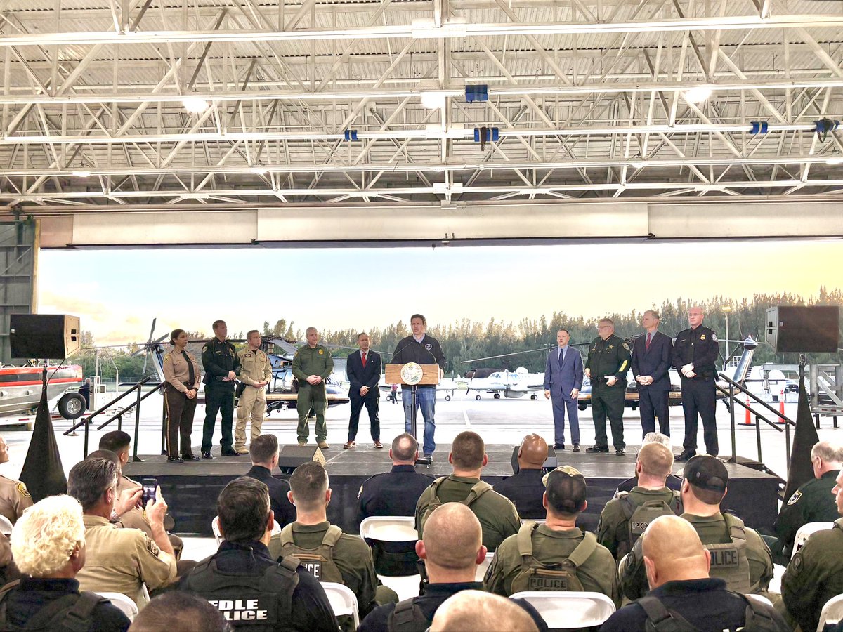 FLSheriffs's tweet image. Thank you, Governor! Thanks to you, President @Sen_Albritton, Speaker @Daniel_PerezFL, and the leadership and the endless efforts that you all have shown, Florida is the blueprint for the rest of the nation. Sheriffs are doing everything they can to lead by action.