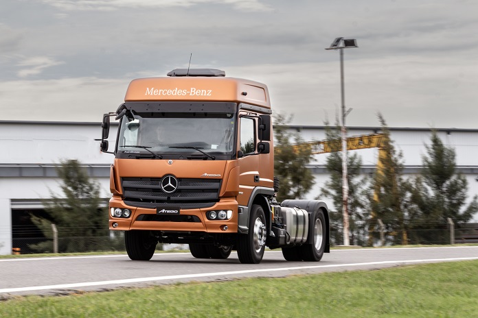 Planetacamion's tweet photo. 🔹Nuevos Atego
✔️Diseño inspirado en Actros
✔️Motores de hasta 326 CV
✔️Suspensión neumática
✔️Caja automatizada PowerShift 3
✔️Mayor seguridad: ABS, ASR, EBD, asistencia en pendientes
#MercedesBenz #Camiones #Transporte #GestiónDeFlotas #Atego #Actros #Accelo https://t.co/1ksNkVoZHb