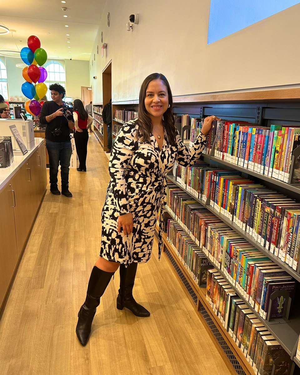 AMEmeritaTorres's tweet image. Hunts Point Library is back!

Honored to join our community &amp;amp; government partners for this grand reopening! Now with modern tech, outdoor space &amp;amp; a Bronx history section! 

Thrilled Hunt’s Point now has a world class library. Please Visit!

#Huntspoint #Bronx #NYPL #emeritatorres