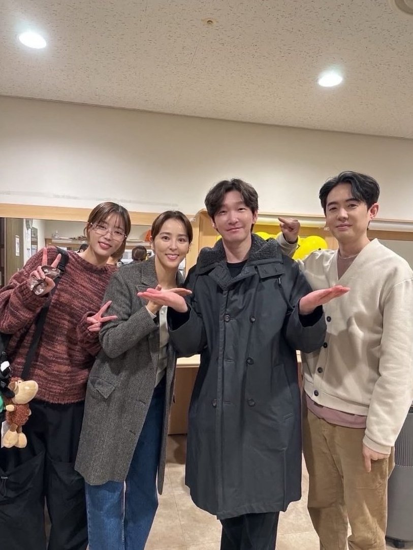 CSWarchive's tweet image. 연극 &amp;lt;바닷마을 다이어리&amp;gt; 대기실

| 한혜진 배우 인스타그램 스토리