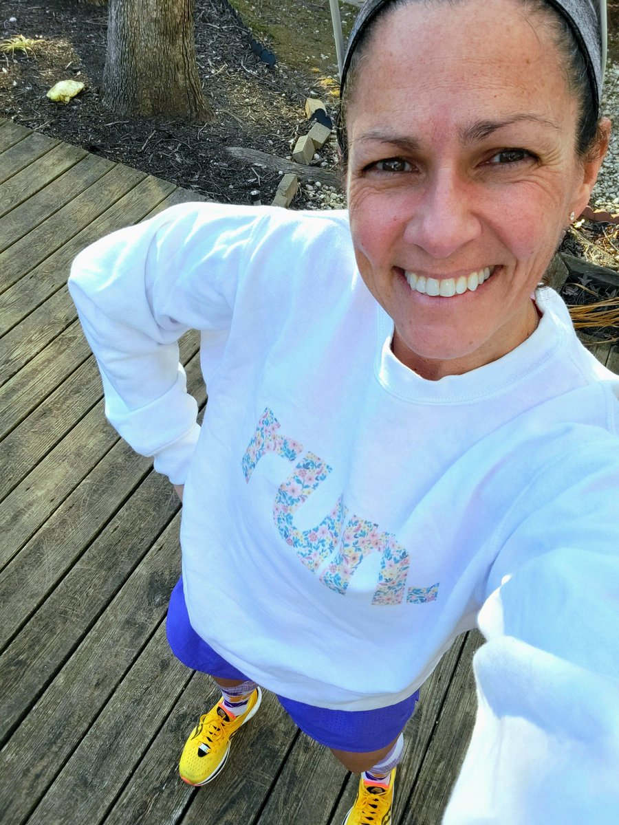 runSue19's tweet image. Track workout to kick off spring training!

Let&apos;s go! #poweryourpassion #procompressionambassador #loveyourrun #TeamUltra #ultrajoy #bibchat #hshive #mmathlete #mindovermatter #madein81 #speedsauce