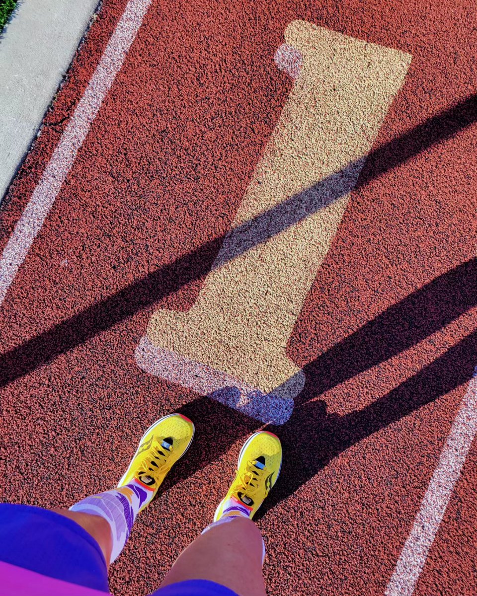 runSue19's tweet image. Track workout to kick off spring training!

Let&apos;s go! #poweryourpassion #procompressionambassador #loveyourrun #TeamUltra #ultrajoy #bibchat #hshive #mmathlete #mindovermatter #madein81 #speedsauce