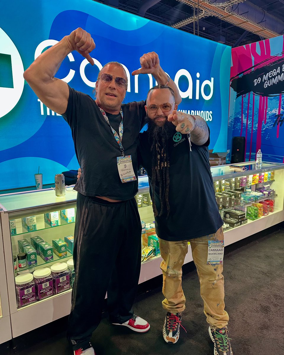 KingdomKome's tweet image. Much love to the good brother @TherealRVD 💪🏼
and his amazing wife @katieforbes4real
Great to connect, hit me up anytime 🏆 much love!

#kingdomkome #robvandam #mrpayperview #wrestling #wwelegends #wwe #ecw #flyshitonly #cannabisculture #hiphopculture #wrestlingculture