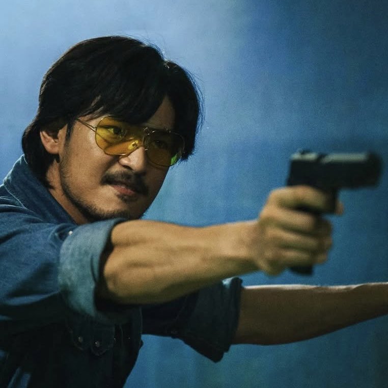 VogueThailand's tweet image. #VogueReports เมื่ออันธพาลกลับมาเขย่าจอเงิน! การหวนคืนกลับมาเป็นกระแสอีกครั้งของภาพยนตร์นักเลงที่เคยรุ่งเรืองในยุค 90s

ในยุค 90s จนถึงช่วง 00s เรียกว่าเป็นช่วงเวลาแจ้งเกิดของภาพยนตร์นักเลงหลายเรื่อง จนแทบจะเรียกได้ว่าช่วงเวลานั้นเป็น ‘ยุคทอง’ เลยก็ว่าได้…