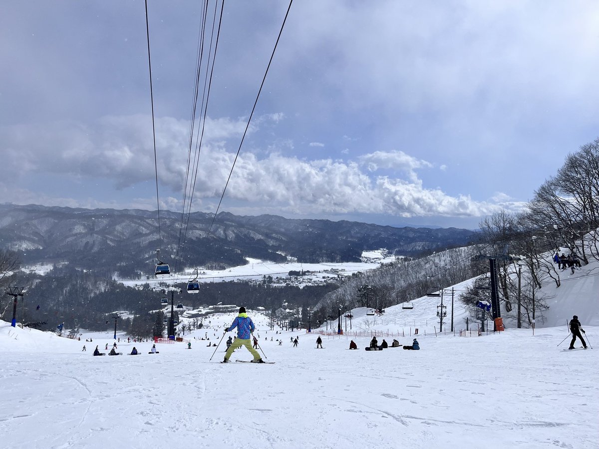 Hair_Club_EDEN's tweet image. 昨日はおニューのウェアで滑ってきましたー！

悩みまくったけどアンバサダーの方が相談にのってくれてHELLOID(ヘルロイド)という国内メーカーのウェアを購入٩(๑❛ᴗ❛๑)۶

薄手動きやすいのに暖かいしめっちゃいいウェア買えました！

#白馬五竜　#エイブル白馬五竜　#HELLOID