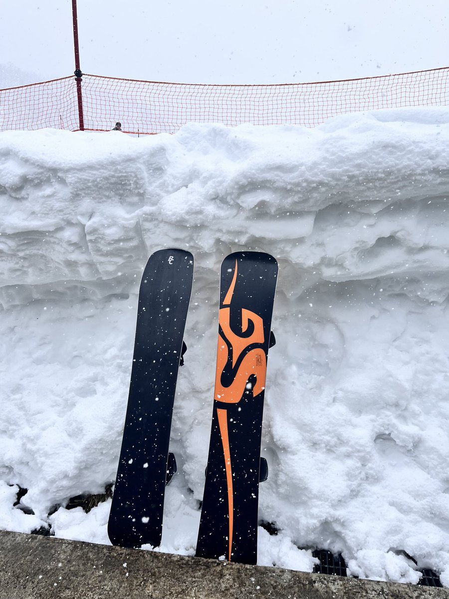 Hair_Club_EDEN's tweet image. 昨日はおニューのウェアで滑ってきましたー！

悩みまくったけどアンバサダーの方が相談にのってくれてHELLOID(ヘルロイド)という国内メーカーのウェアを購入٩(๑❛ᴗ❛๑)۶

薄手動きやすいのに暖かいしめっちゃいいウェア買えました！

#白馬五竜　#エイブル白馬五竜　#HELLOID