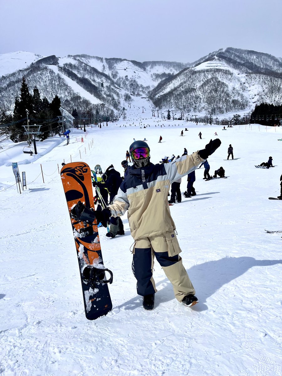 Hair_Club_EDEN's tweet image. 昨日はおニューのウェアで滑ってきましたー！

悩みまくったけどアンバサダーの方が相談にのってくれてHELLOID(ヘルロイド)という国内メーカーのウェアを購入٩(๑❛ᴗ❛๑)۶

薄手動きやすいのに暖かいしめっちゃいいウェア買えました！

#白馬五竜　#エイブル白馬五竜　#HELLOID