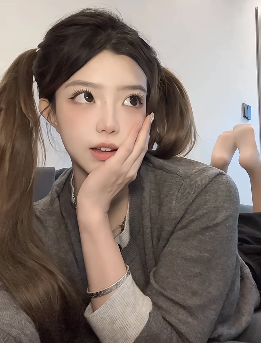 Post by 楠楠酱on X: 🦶or 👀