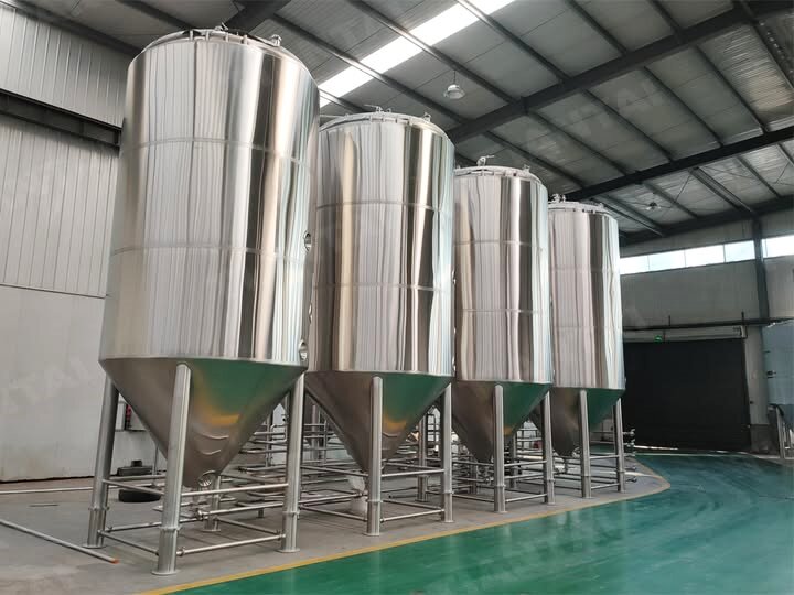 TharpVogel's tweet image. 12000L fermenters are connecting manifolds, let's wait its final finished pictures. Cheers! #fermenter #120HLbeerfermenter