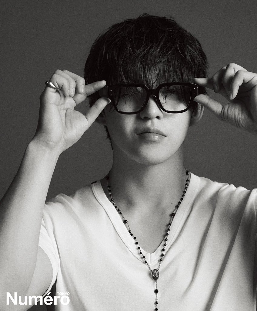 sounds_of_cheol's tweet photo. seungcheol with specs 🖤 https://t.co/hPR4En67CM