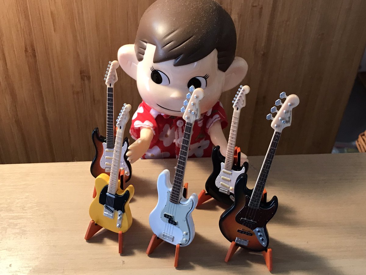 kirakira7755's tweet photo. やった！コンプリート😃
#FenderMiniatureCollection 
#コンプリート #ガチャがちゃ https://t.co/L1ZAtgIZIc