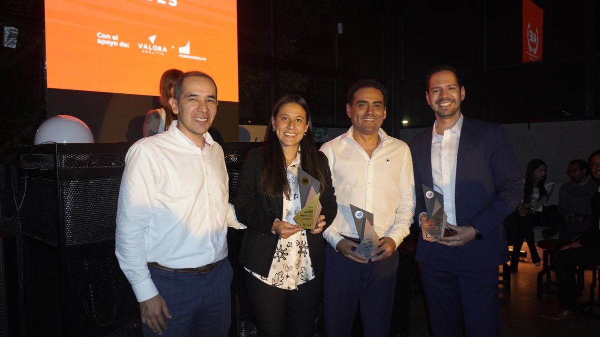 Felicitamos a los ganadores de la categoría Sector Institucional segmento Renta Variable. 

🥇Davivienda Corredores.
🥈Alianza Valores.
🥉Grupo Bancolombia.

#PremiosAIE2025
