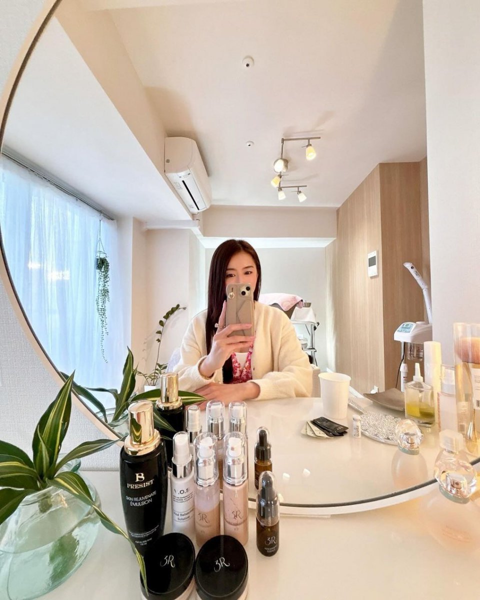 ZeeFhergiany's tweet image. As time goes by, everyone will grow old. But the soul and the mind will not grow old. A connected soul is hard to get, and some people cannot meet their soul mate in their lifetime, which is very sad. Looking forward to a soul that can resonate✨❤️ #Soulmates #TimelessConnection