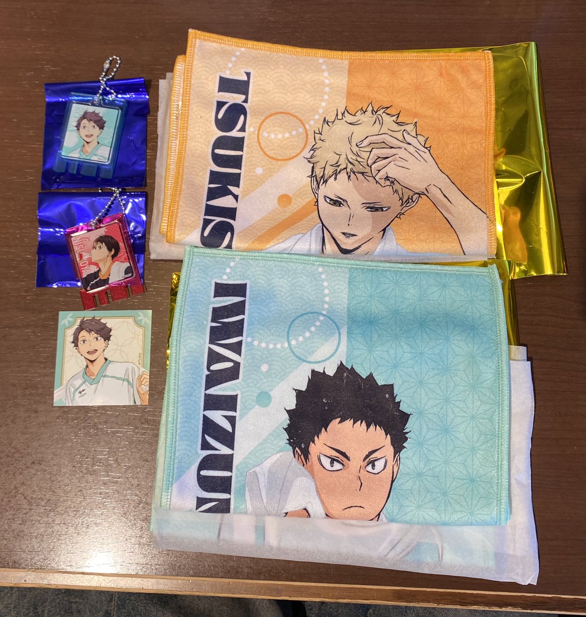 【交換】極楽湯  ハイキュー  マフラータオル  銭湯錠風キーホルダー  ステッカー付きバスパウダー

マフラータオル
譲）月島　岩泉

キーホルダー
譲）西谷　及川

ステッカー
譲）及川

求）宮治
ID提示は帰宅後可能です。
手渡しの場合、極楽湯三島店可能です。
郵送も可。