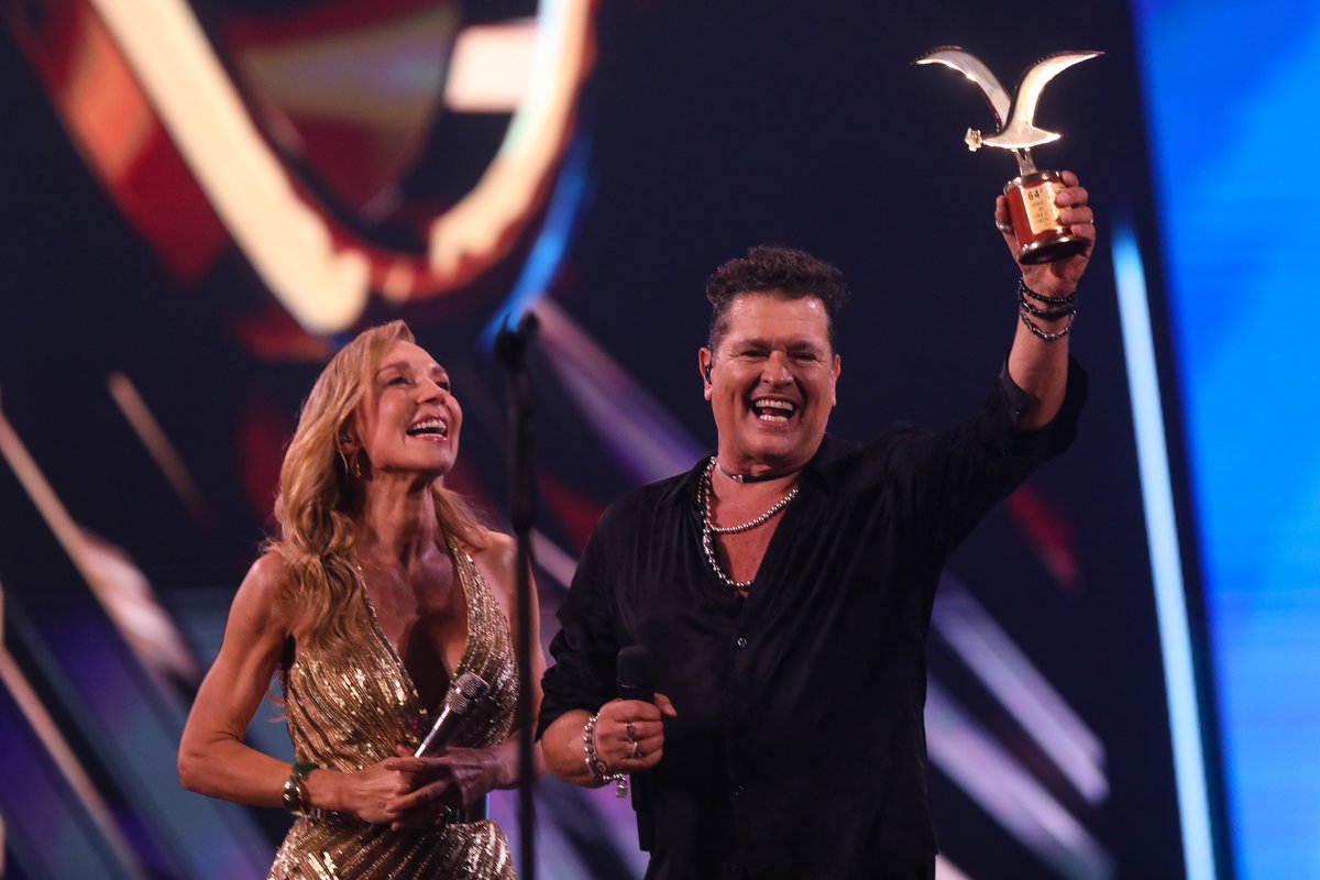#Viña2025 | De la mano de grandes canciones <a href="/carlosvives/">Carlos Vives</a> vuelve a conquistar Viña del Mar por quinta vez en su carrera. Podrás revivirlo solo en  #DisneyPlus por tiempo limitado.