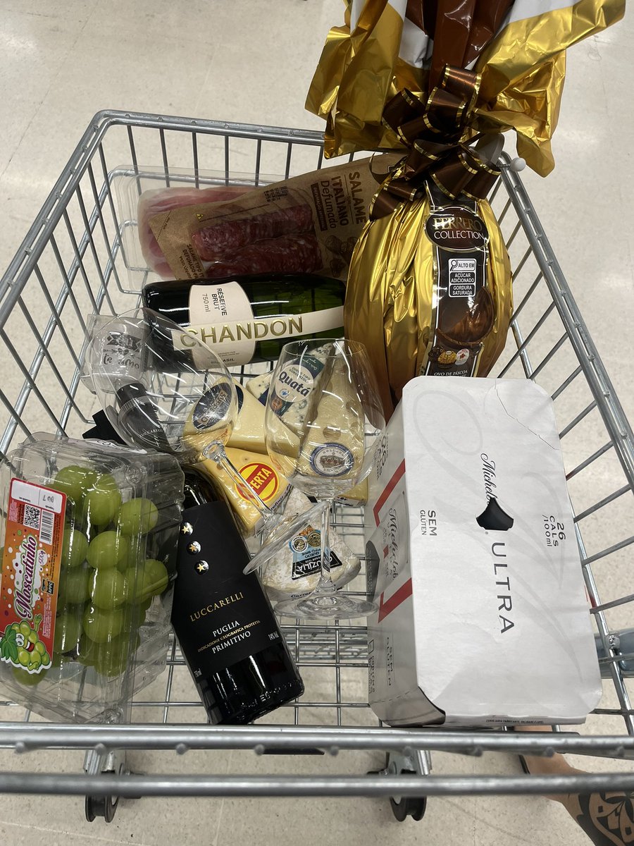 flaviogarag's tweet image. 550 reais pra jantar com a gata
O Brasil acabou