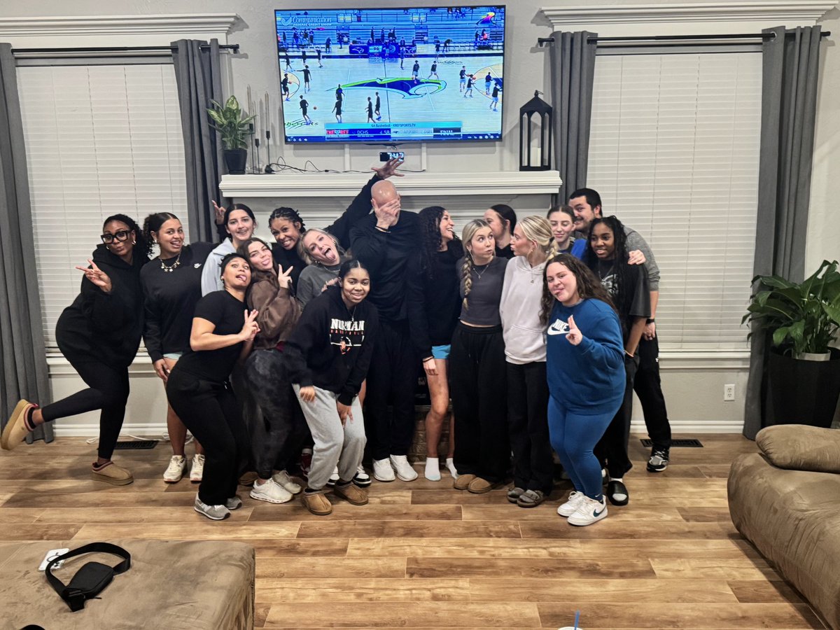 Frankie Parks (@coachfparks) on Twitter photo π―π§‘π€ Hosted our Playoff Team Dinner tonight!! β€οΈ our Girls and Coaches!! #TigerPride
<a href="/NHSWBB/">Norman High Girls Basketball</a> <a href="/AGonzales15/">Andrew Gonzales</a> <a href="/BETHANYZFRANKS/">π±π΄ππ·π°π½πβ’π΅ππ°π½πΊπ</a> <a href="/RileyCBurr/">Riley Burr</a> <a href="/baileyjnhs/">Bailey Johnson</a> π―π§‘π€ Hosted our Playoff Team Dinner tonight!! β€οΈ our Girls and Coaches!! #TigerPride
<a href="/NHSWBB/">Norman High Girls Basketball</a> <a href="/AGonzales15/">Andrew Gonzales</a> <a href="/BETHANYZFRANKS/">π±π΄ππ·π°π½πβ’π΅ππ°π½πΊπ</a> <a href="/RileyCBurr/">Riley Burr</a> <a href="/baileyjnhs/">Bailey Johnson</a>