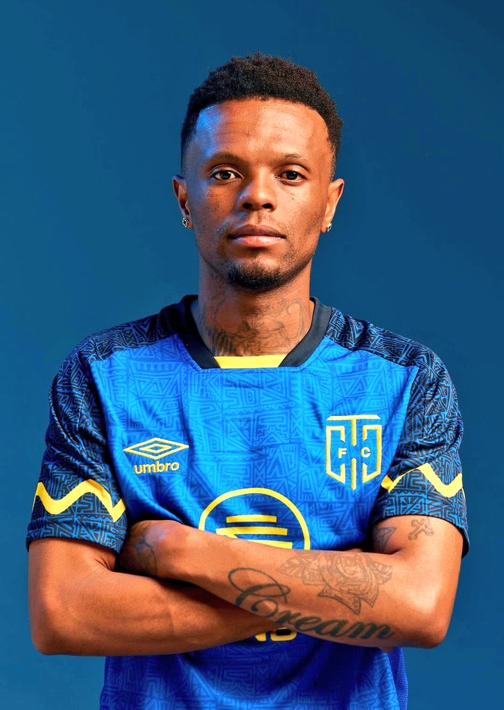 iDiskiTimes's tweet photo. How do you rate CT City's signing of Thulani Serero? 🤔 https://t.co/zkrNpDaZOD