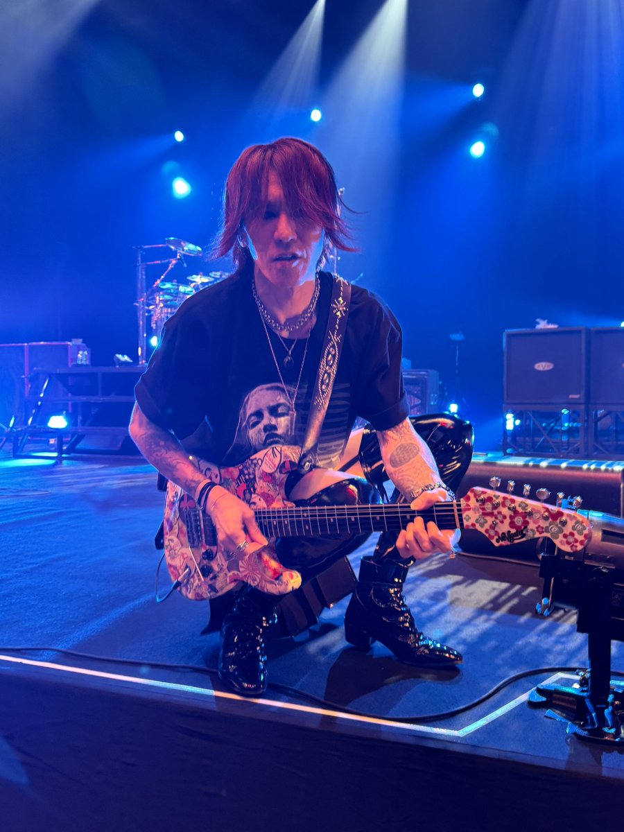 le_fo_u's tweet image. #流石にシャッターボタンを押す指が震えた瞬間
#LUNAPIC
#LUNASEA

杉ちゃんに目の前でしゃがまれて自分に向かってグータッチ差し出されてさらに後ろからりゅーいちさんが来て上手が絡む一連の流れ
しぬかと思った