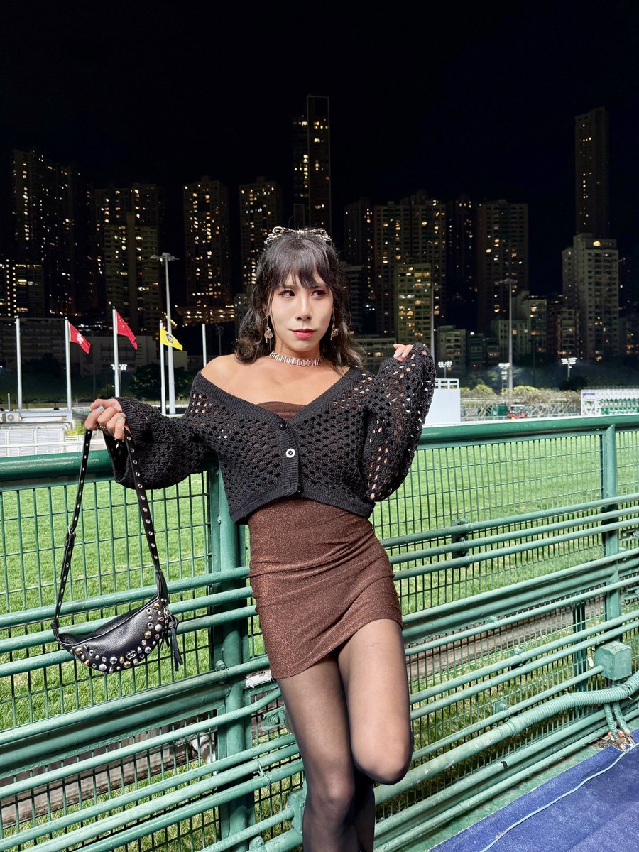 jinnybabybaby's tweet image. 尋晚跑馬冇影相,唯有 post 舊相 💃🏻
#happywednesday #happyvalley #hkjc #horseracing
#jinnybaby #hknightlife #hkblogger #hkiggirl #crossdress #ootd #黑絲 #drinkdrankdrunk