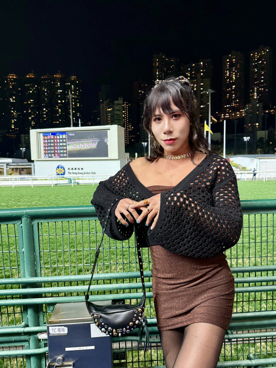 jinnybabybaby's tweet image. 尋晚跑馬冇影相,唯有 post 舊相 💃🏻
#happywednesday #happyvalley #hkjc #horseracing
#jinnybaby #hknightlife #hkblogger #hkiggirl #crossdress #ootd #黑絲 #drinkdrankdrunk