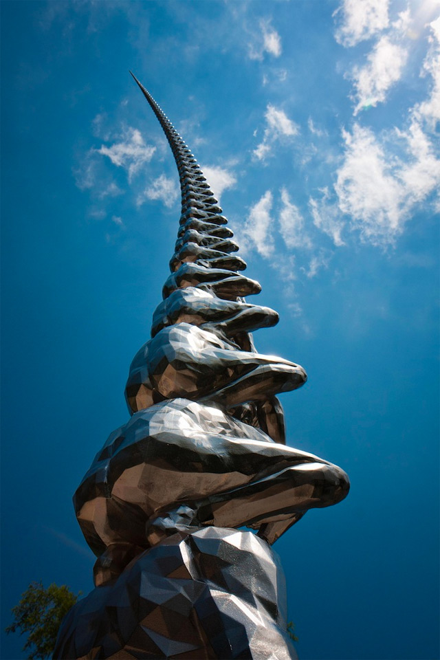 Cette statue semble infinie 🤯

Baptisée Karma et visible à la Galerie d'art Albright-Knox (USA), la création de l’artiste Do Ho Suh ne mesure pourtant que 7 mètres. Sa taille se réduit progressivement donnant l’illusion de prolonger dans le ciel ☁️