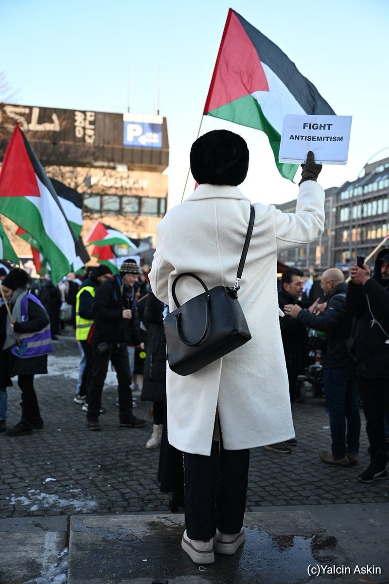 Es ist der 27. Februar 2025 und in Deutschland erstellen Judenhasser wieder Feindeslisten.

🫵🏼🎗️Seite an Seite mit <a href="/Volker_Beck/">Volker Beck 🐋 🇺🇦🇮🇱🎗️</a> <a href="/ulfposh/">Ulf Poschardt</a> <a href="/Regendelfin/">Marie von den Benken</a> <a href="/ISefati/">Iman Sefati</a> <a href="/AhmadMansour__/">Ahmad Mansour 🎗️</a> <a href="/TobiasHuch/">Tobias Huch</a> <a href="/aryeshalicar/">Arye (ARO) Sharuz Shalicar</a> sowie weiteren Frauen und Männern. #FightAntisemitism