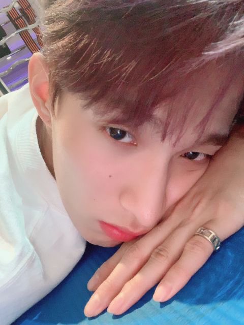 도겸이 이런 각도 사진들 너무 좋아.. ₍♡•͈ᴗ•͈♡₎