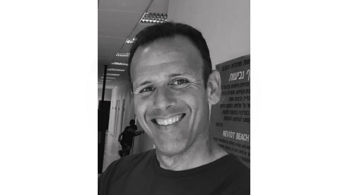 YaelBRAUNPIVET's tweet photo. La France est en deuil.

Ohad Yahalomi, enlevé le 7 octobre, a été assassiné par le Hamas. Il reste l’absence, une famille brisée, un vide que rien ne saura combler. Un mari, un père, un compatriote arraché aux siens. 

L’irréparable, à jamais. https://t.co/JqkaYWB4X6