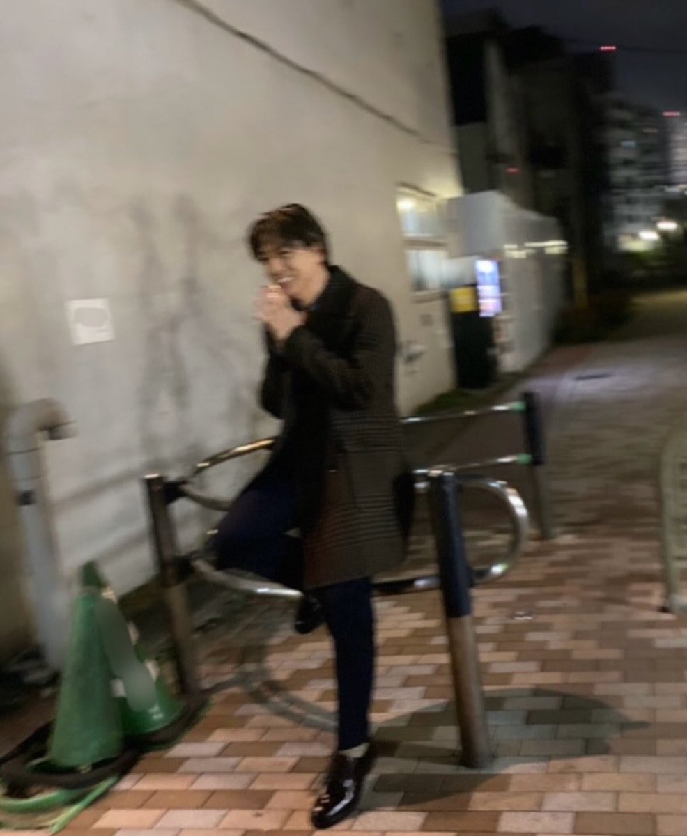 omaegayare_yo's tweet photo. これは寒い中飲み会終わりの私を迎えにきてくれて、同棲してる家まで連れて帰ってくれる寺西拓人。 https://t.co/juGk3myvSm