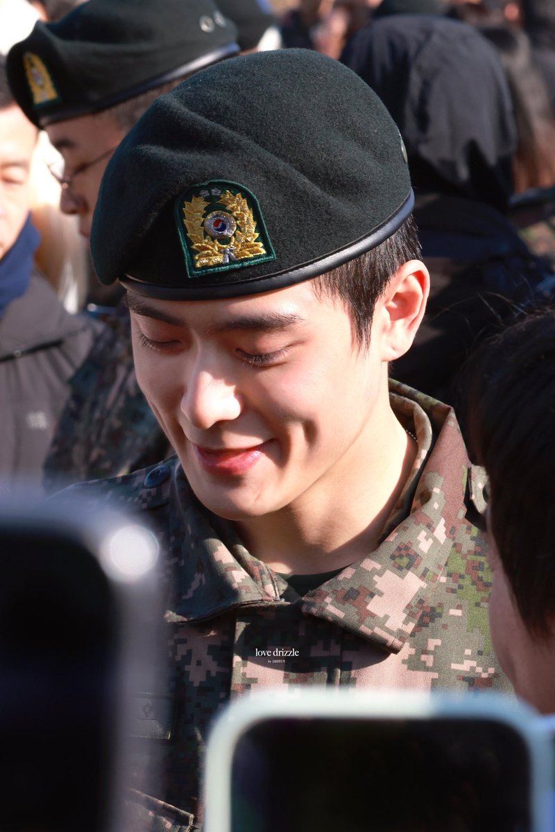 aquariusjjh's tweet image. 정윤오 일병님 보조개가 아름다워
눌러보고 싶다...