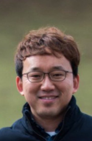 나이는 47살, 아이는 3명, 직업은 의사인 유부남 자지 보고싶은 사람을 댓글 다세요ㅎㅎ