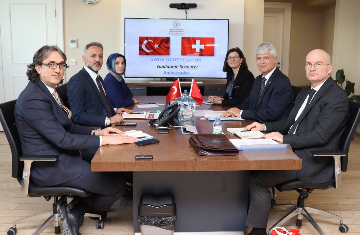 Sayın Bakanımız Prof. Dr. Kemal Memişoğlu, İsviçre’nin Ankara Büyükelçisi Sayın Guillaume Scheurer’ı makamında kabul etti.
Görüşmede iki ülke arasında sağlık alanında ilişkiler ve iş birliği konuları ele alındı. 🇹🇷🇨🇭
