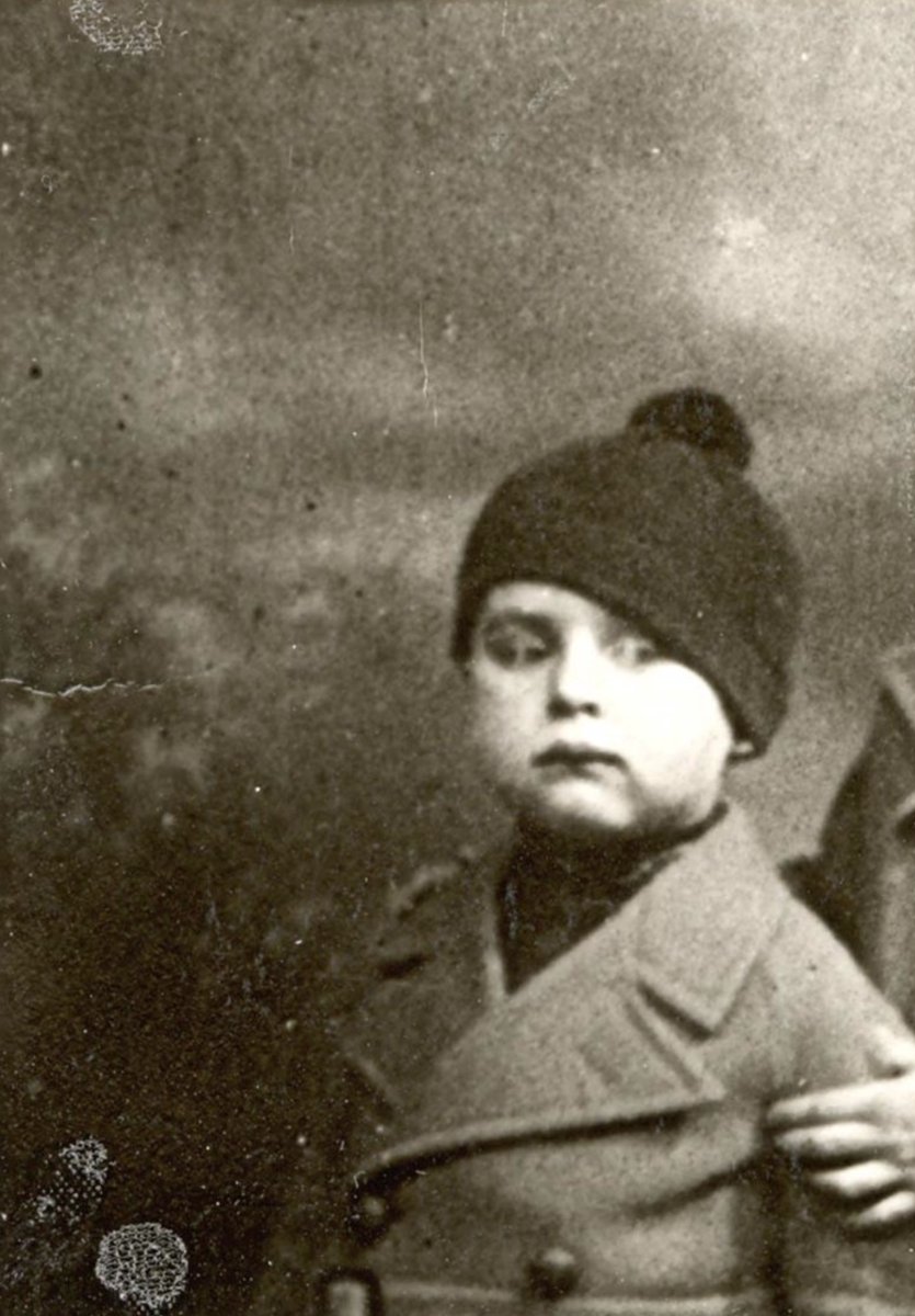 AuschwitzMuseum's tweet photo. 27 February 1932 | A Dutch Jewish boy, Leo van den Berg, was born in Rotterdam. 

He was deported to #Auschwitz and murdered in a gas chamber on 8 August 1942. He perished together with his mother Roza and his siblings Roosje and Max. https://t.co/zzx9CFt2Yb