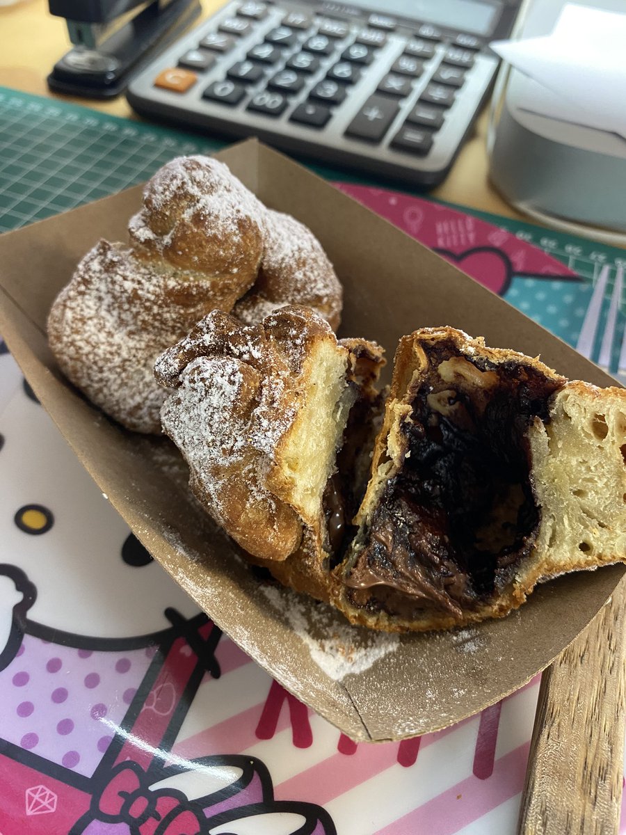 Cometadice's tweet photo. Febrero está haciendo que suba varios kilos, porque siguen regalándome cosas ricas 🫢 https://t.co/QizavGAecS
