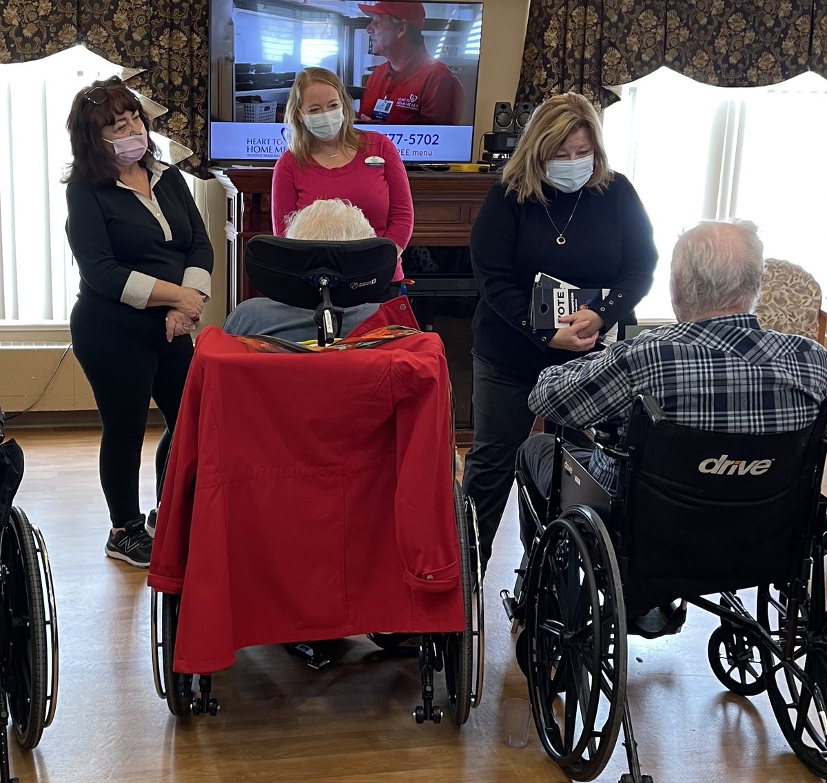 LisaThompsonPC's tweet photo. Thank you to the residents at #Huronview in #Clinton for such a meaningful visit. It was also special to catch up with supporters/residents from home, #EastWawanosh ! My favourite comment when discussing Trump’s threats, which is top of mind for so many was: “Give ‘em ‘H’ Lisa” !!