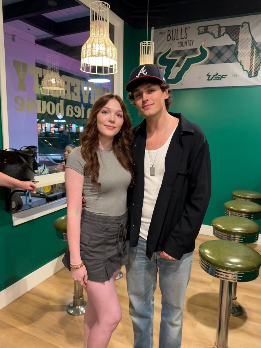 SarahOulman's tweet photo. reunited 🫶🏻 https://t.co/2RtAgyQ2EG