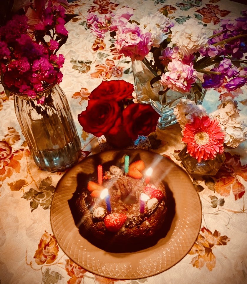 BOSS_YUTAROU's tweet photo. 2月21日の誕生日
心温まるメッセージ
有難うございました
毎年毎年感謝です🙇

この歳のマイテーマは
『 P &amp; A 』
ポジティブ&amp;アクティブ！

龍峰山 巣鴨寺 福寿観音
銀座昭和浪漫倶楽部
恒例イベントもやってます！
是非いらっしゃって下さいね！

これからもどうぞ
よろしくお願い申し上げます。 https://t.co/nYdldIW2XI