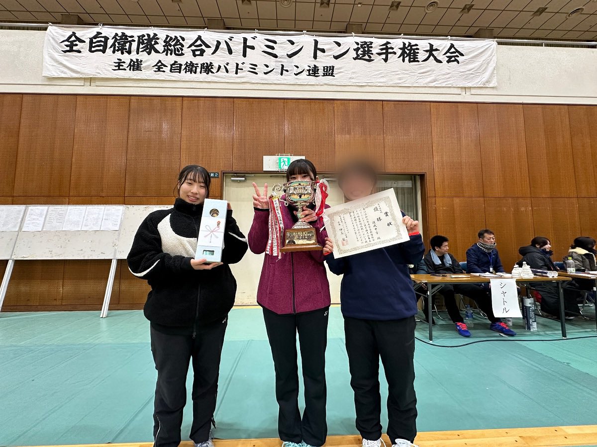 ASDF_ARW's tweet image. &lt;全自バドミントン大会&gt;
救難教育隊の西村士長(油圧整備員)は、2月14日から16日にかけ全自バドミントン大会に出場し、女子混成チーム(防府、美保基地等の隊員)において女子団体で優勝しました。また、女子ダブルスにおいても3位の成績を収めました。
#千歳救難隊 #バドミントン