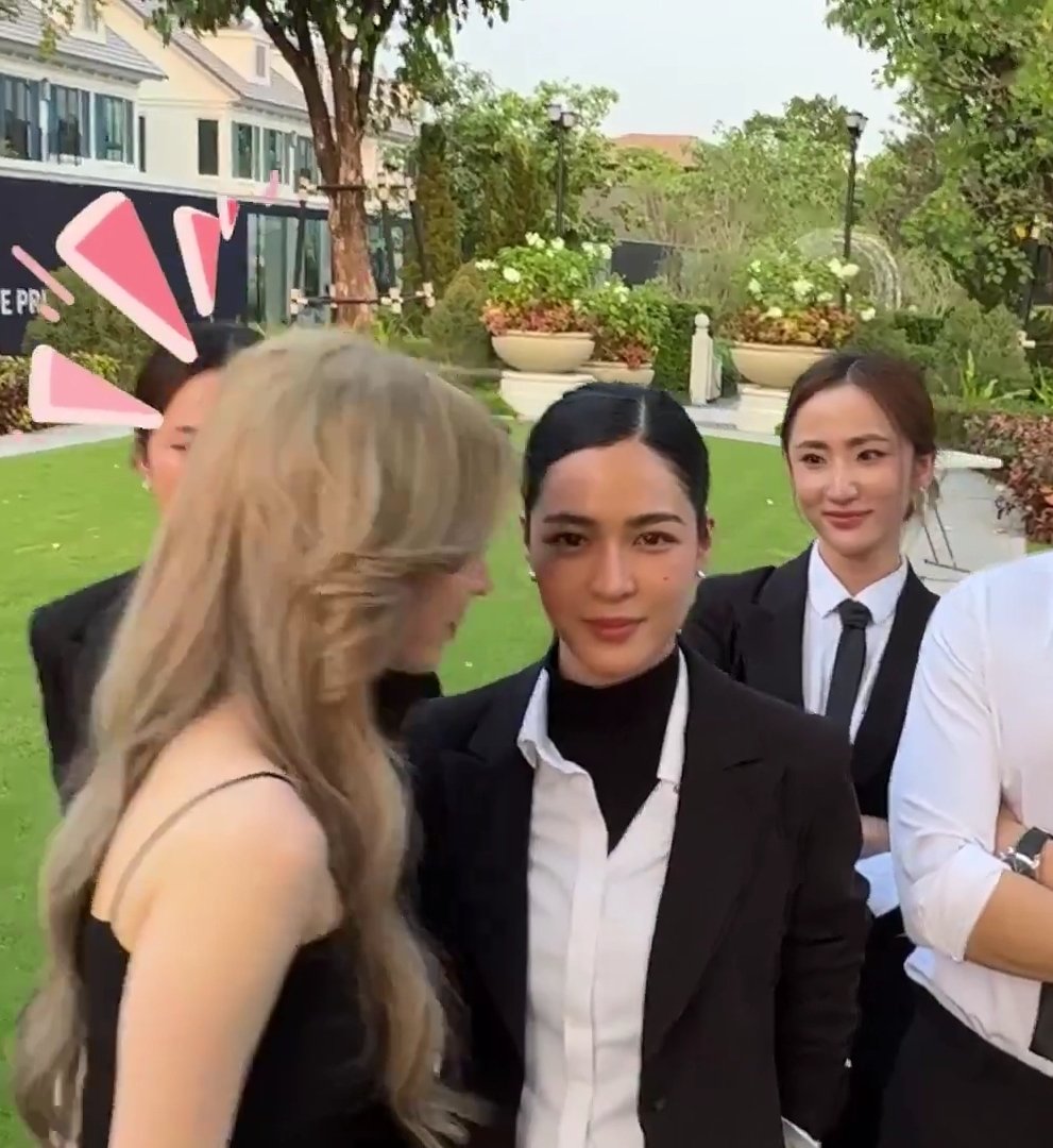 뒤에 내표정이잔아
커플보는미소