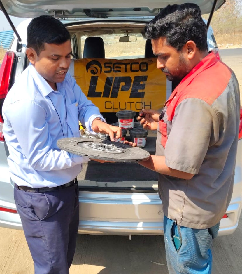 SetcoAutomotive's tweet photo. Our Van Campaign at Vairag, Barshi!
We brought Setco’s LIPE durable clutches and allied products straight to the heart of the market.

Powering Every Drive with Quality and Trust.

#SetcoAutoSystems #LeadersInTruckParts #ClutchLeaders #DriveWithSetco https://t.co/F34fFvMSob