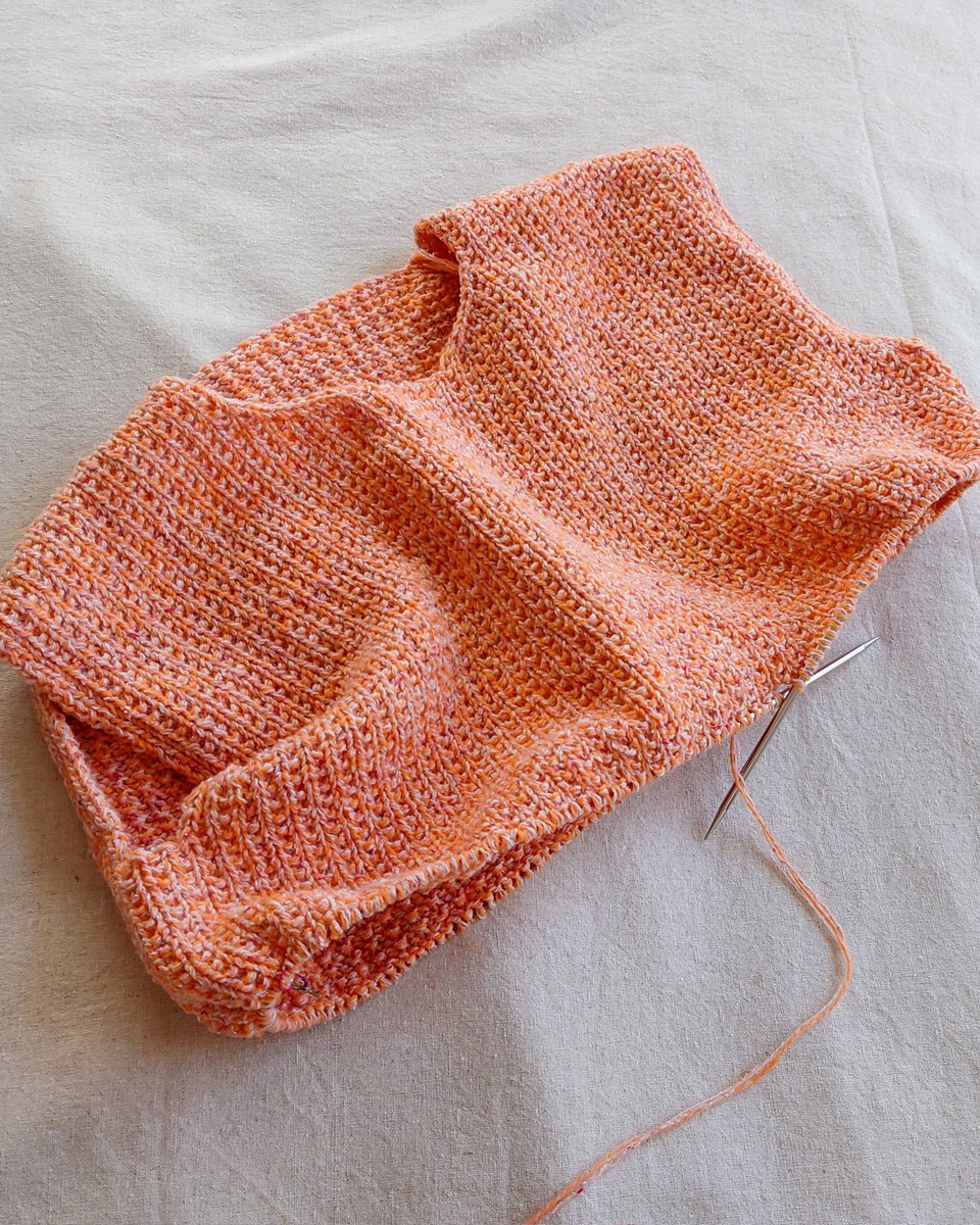 aketako0105's tweet photo. 膝の上がかわいいことになってる〜😍🧶

#ribstitch_sweater
#testknit https://t.co/uWz74duQqr