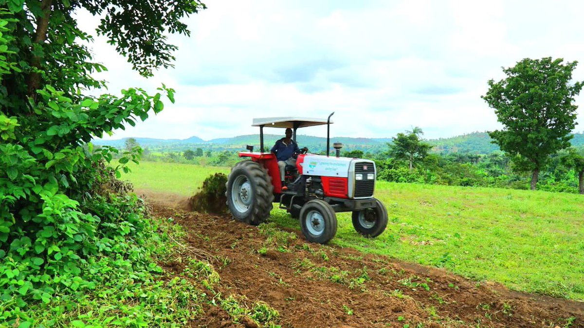 FCTACReSAL's tweet photo. Provision of tractors, threshers and planters for farmers in FCT https://t.co/hN9d6CtfqH